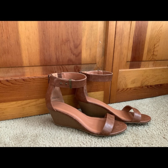 Tan Ankle Strap Wedges - Picture 2 of 2
